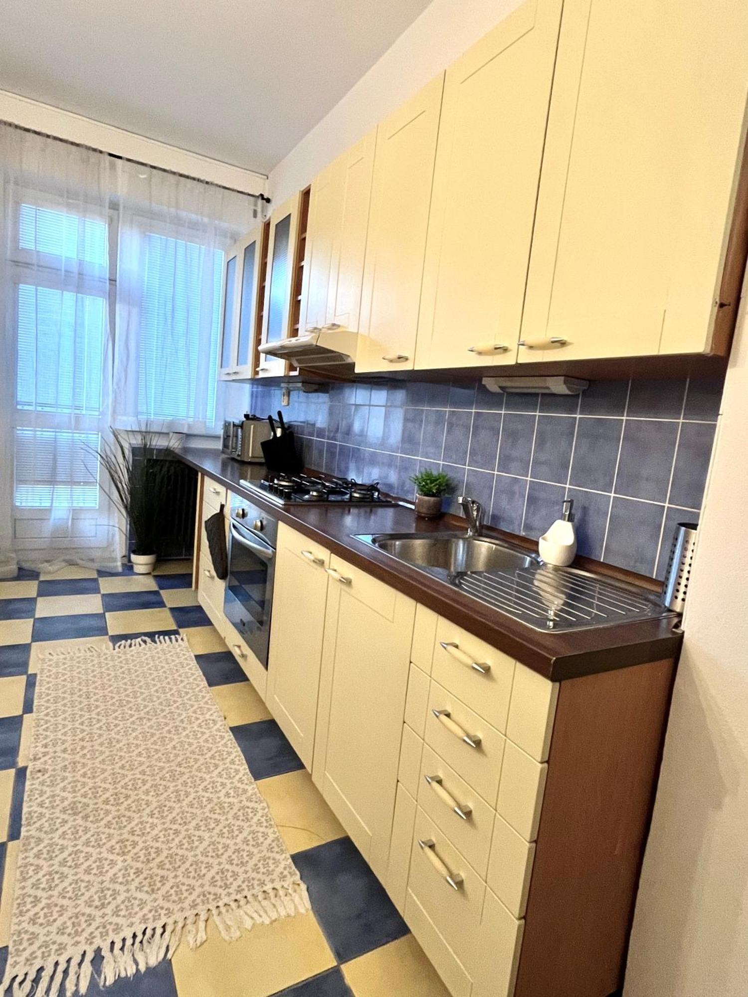 Audrey Hepburn Apartment Old Town Air Conditioned Bratislava Exterior foto